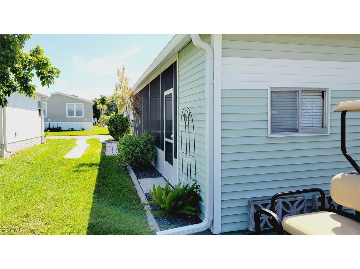 267 Shoreland Drive Fort Myers FL 33905 2025005527 image2