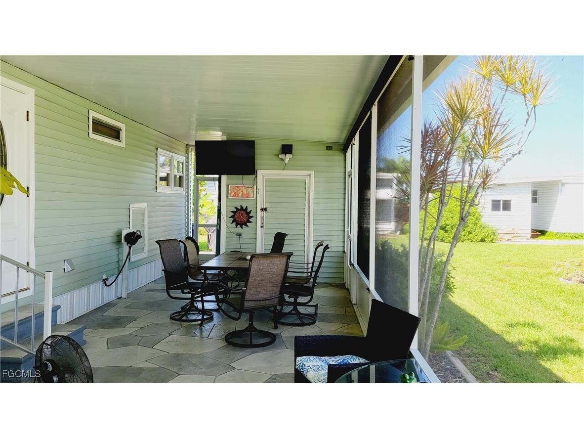 267 Shoreland Drive Fort Myers FL 33905 2025005527 image3