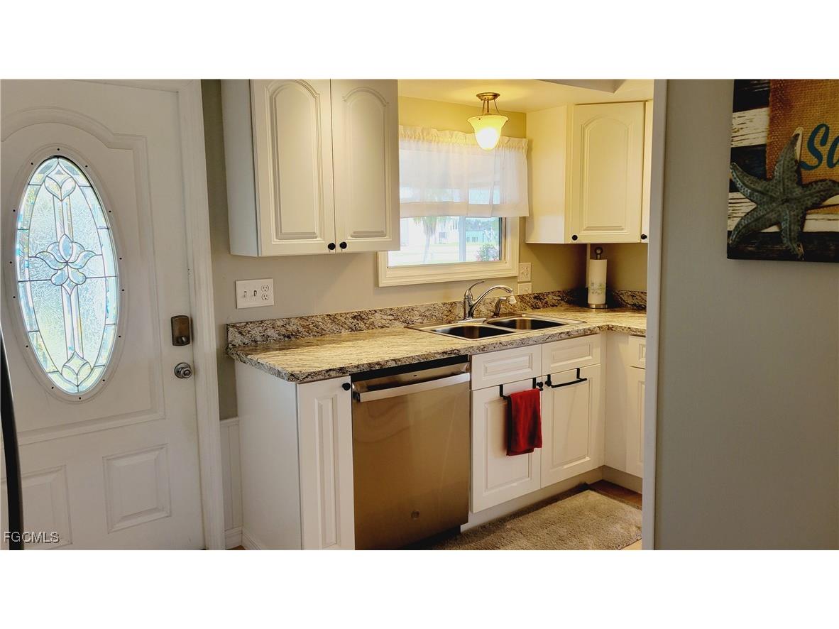 267 Shoreland Drive Fort Myers FL 33905 2025005527 image5