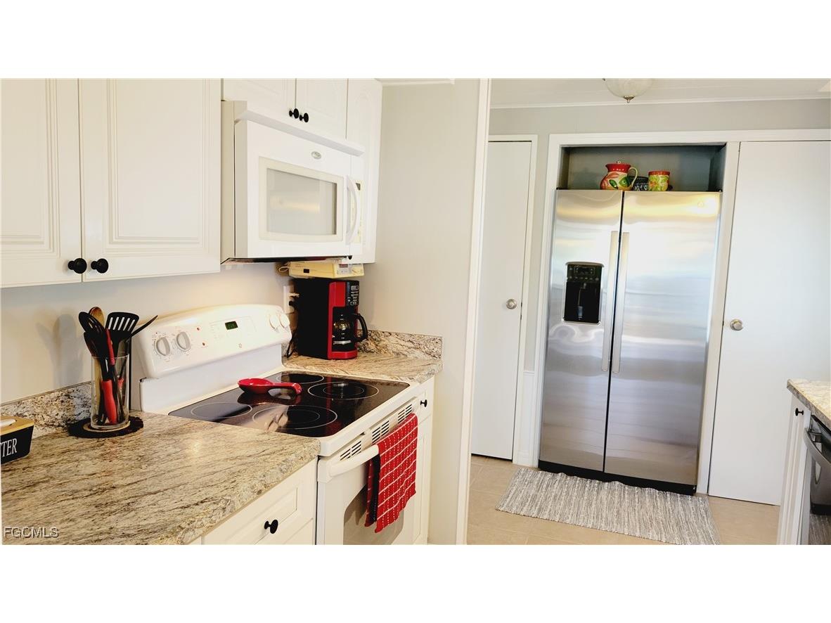 267 Shoreland Drive Fort Myers FL 33905 2025005527 image6