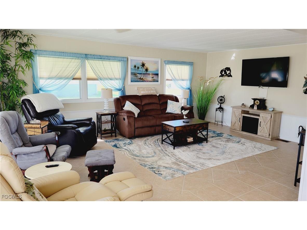 267 Shoreland Drive Fort Myers FL 33905 2025005527 image7