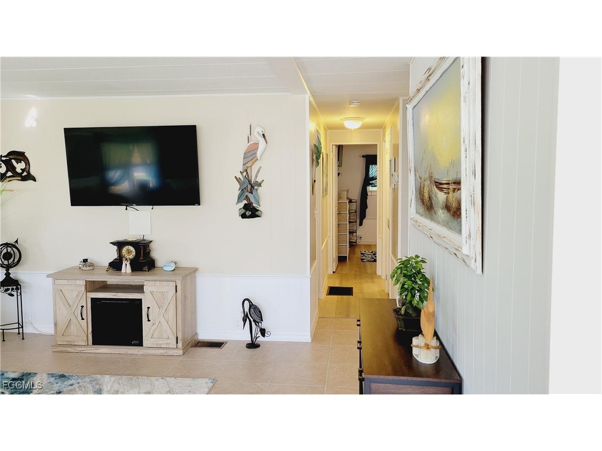 267 Shoreland Drive Fort Myers FL 33905 2025005527 image8