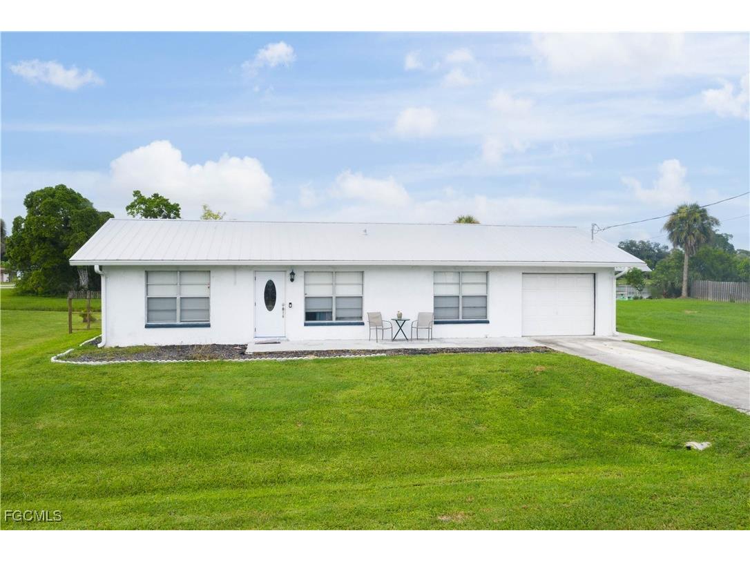 2673 Montego Drive Fort Myers FL 33905 2025008878 image1