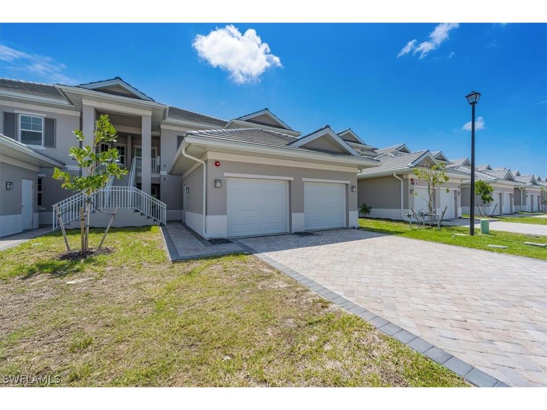 268 Indies Drive E #102 Naples FL 34114 223093633 image1