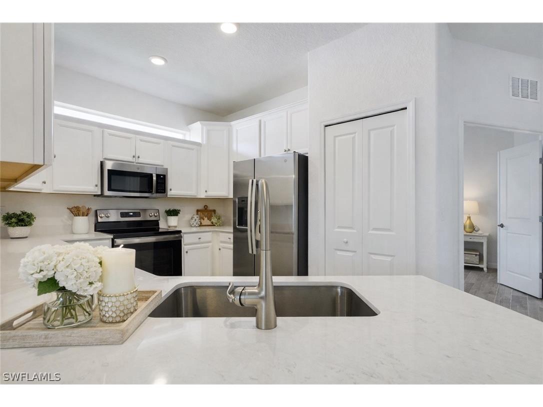 2681 Vine Avenue Naples FL 34120 226011246 image3