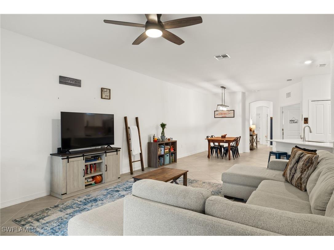 2685 Vine Avenue Naples FL 34120 225075121 image7