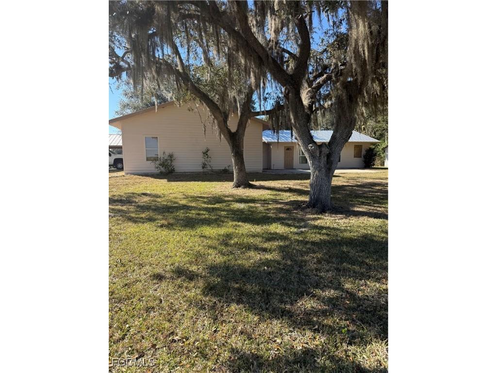 2687 Old Lakeport Road Moore Haven FL 33471 2026005931 image1