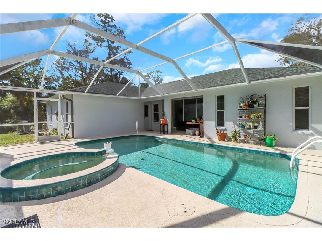 270 18th Street NE Naples FL 34120 224057364 image1