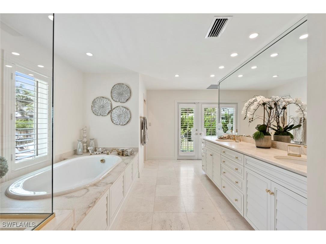 2700 Treasure Lane Naples FL 34102 225072204 image26