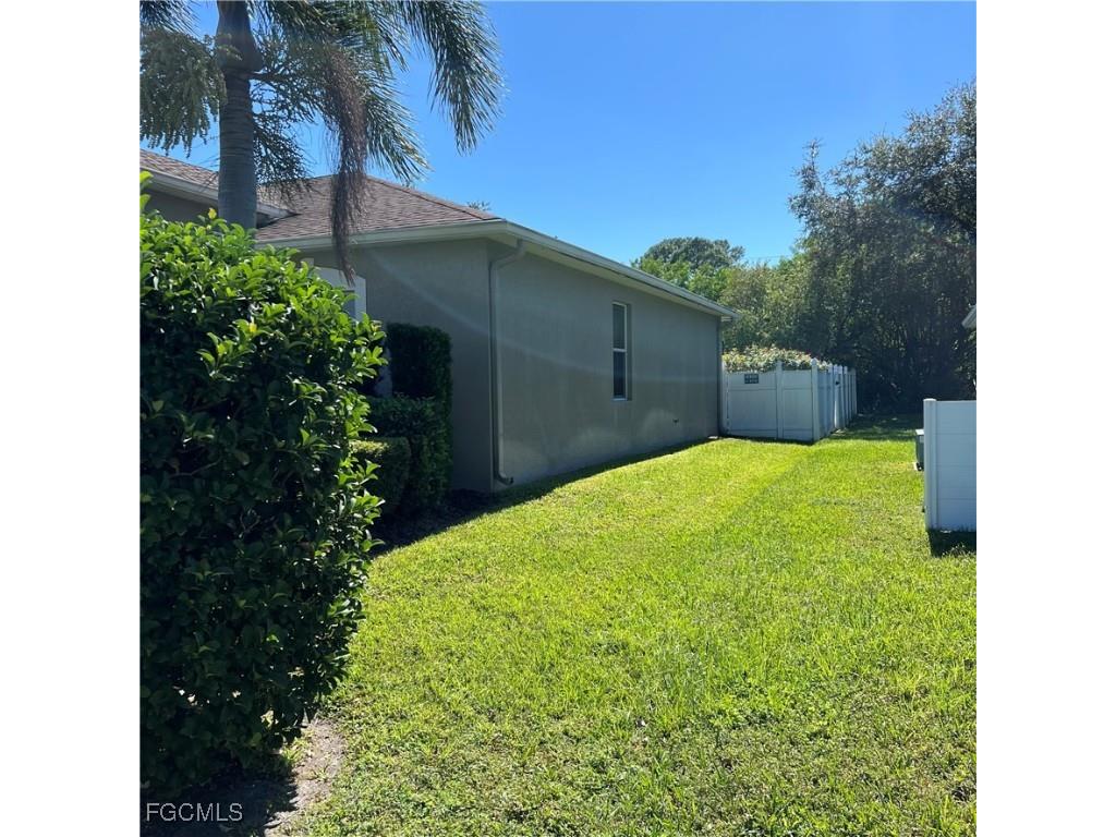 2702 Nature Pointe Loop Fort Myers FL 33905 2025018340 image4