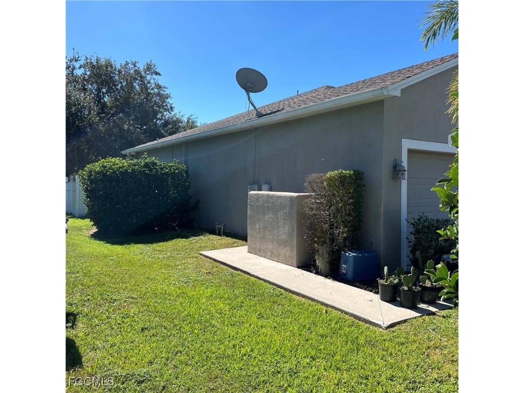 2702 Nature Pointe Loop Fort Myers FL 33905 2025018340 image5
