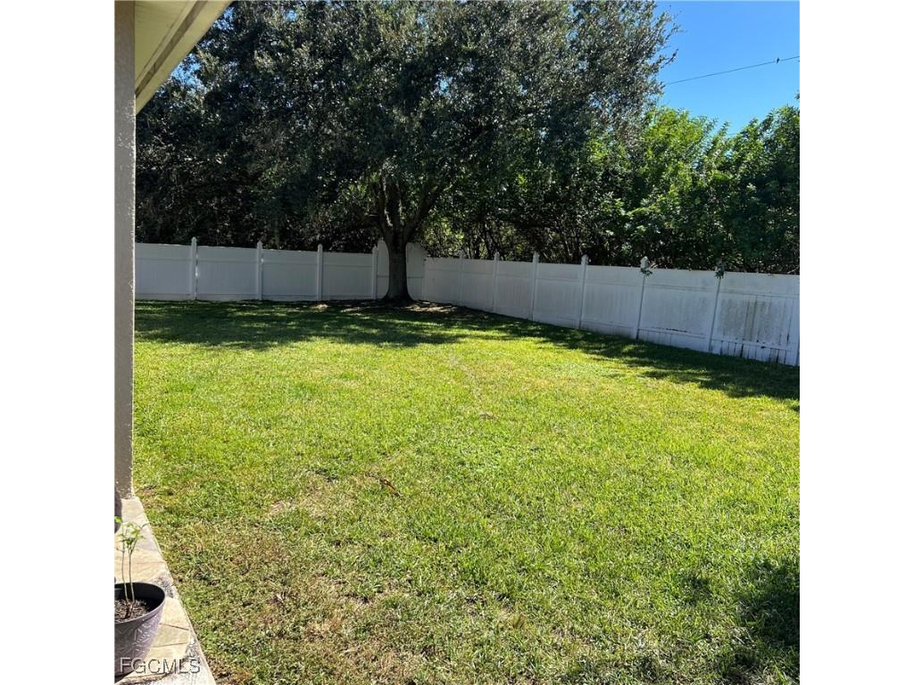 2702 Nature Pointe Loop Fort Myers FL 33905 2025018340 image8