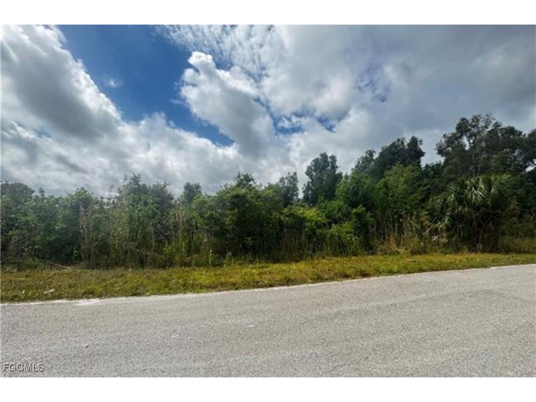 2703 26th Street W Lehigh Acres FL 33971 2025026341 image1