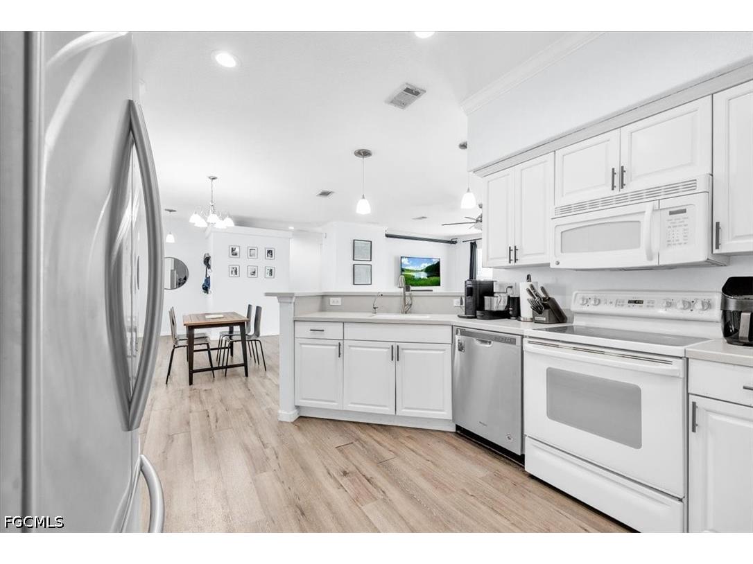 2703 38th Street SW Lehigh Acres FL 33976 2026023125 image1