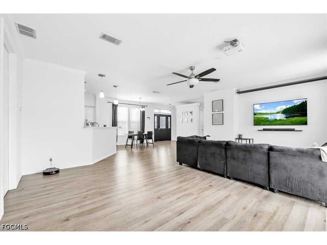 2703 38th Street SW Lehigh Acres FL 33976 2026023125 image4