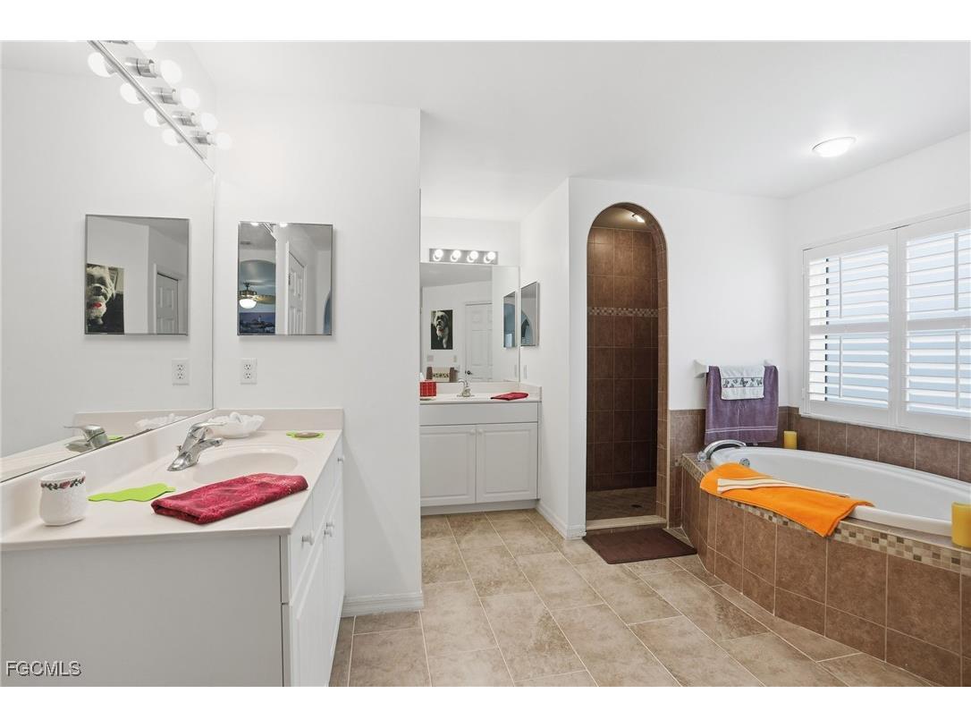 2703 NE Juanita Place Cape Coral FL 33909 2025024089 image20