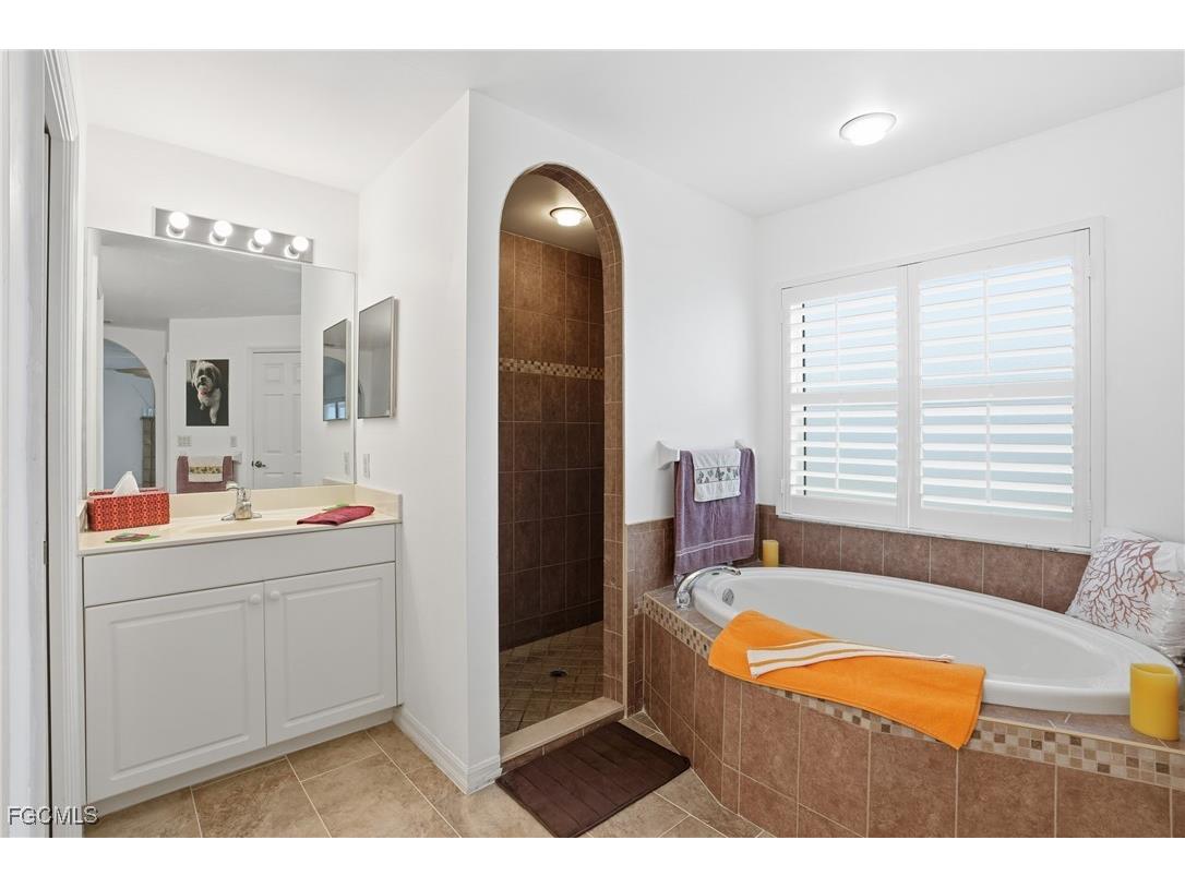 2703 NE Juanita Place Cape Coral FL 33909 2025024089 image22