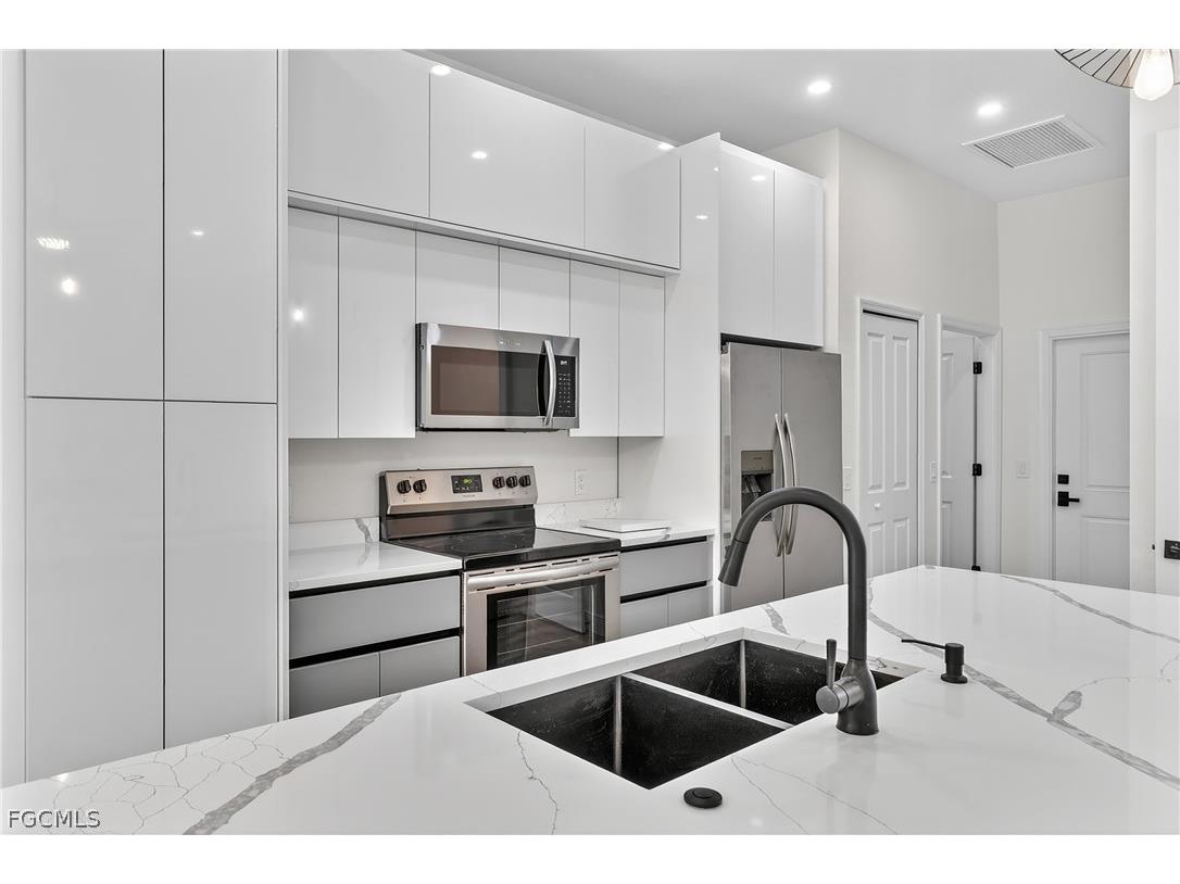 2704 E 15th Street Lehigh Acres FL 33972 2026011779 image5