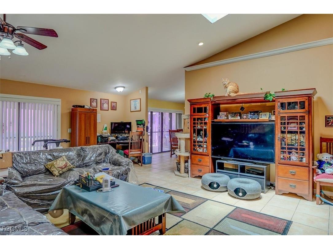 2704 SW 2nd Place Cape Coral FL 33914 2025005119 image10