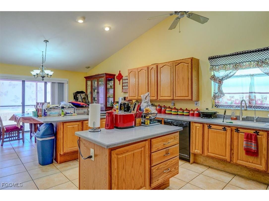 2704 SW 2nd Place Cape Coral FL 33914 2025005119 image17