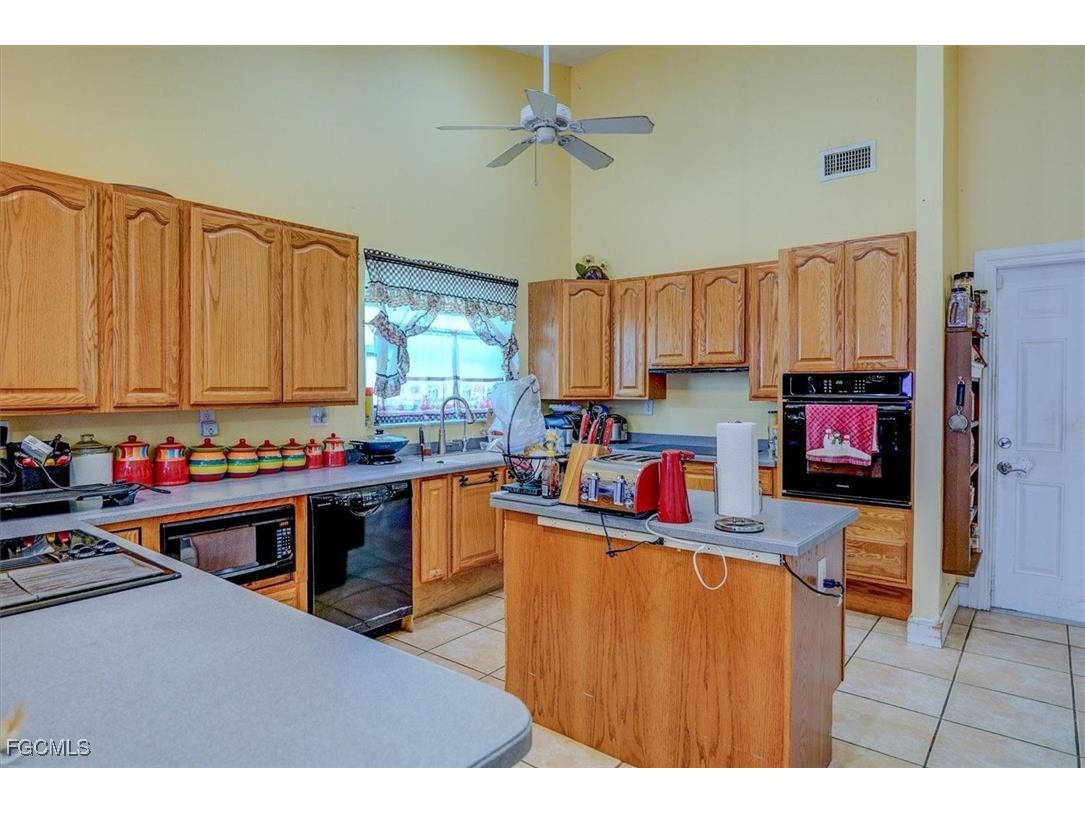 2704 SW 2nd Place Cape Coral FL 33914 2025005119 image20