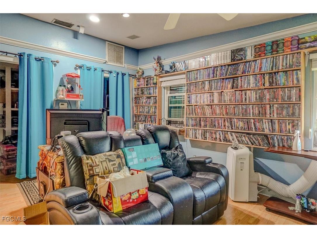 2704 SW 2nd Place Cape Coral FL 33914 2025005119 image25