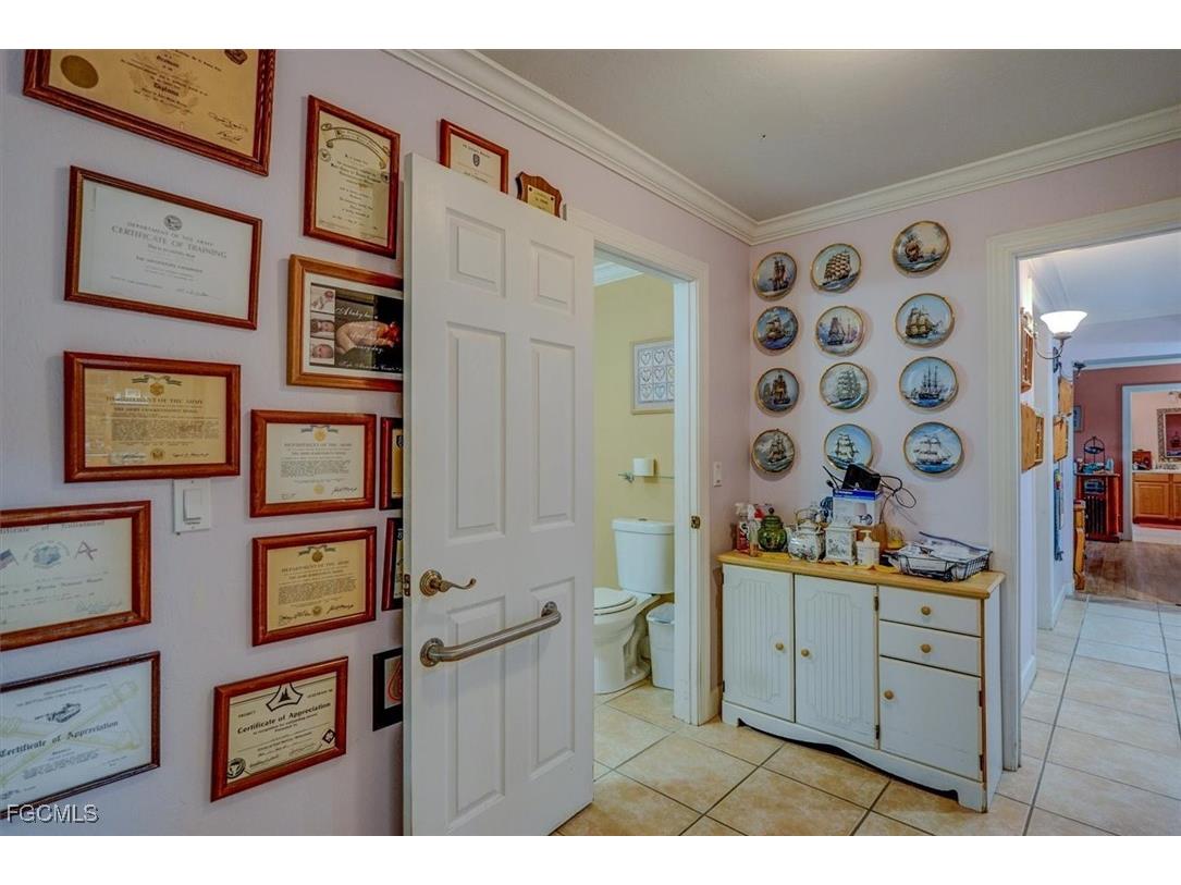 2704 SW 2nd Place Cape Coral FL 33914 2025005119 image31