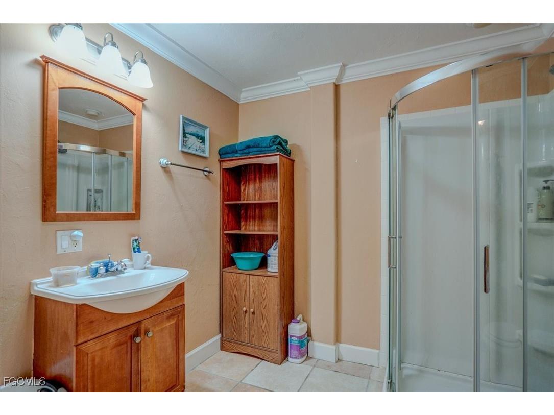 2704 SW 2nd Place Cape Coral FL 33914 2025005119 image34