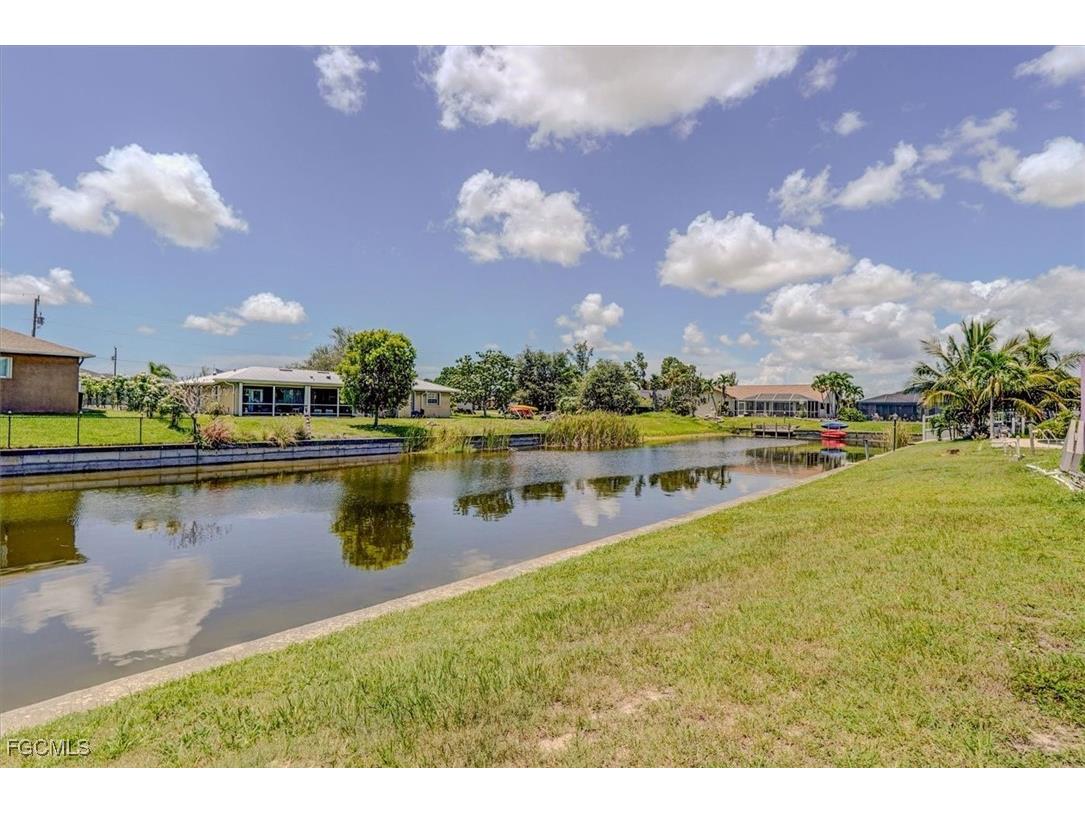 2704 SW 2nd Place Cape Coral FL 33914 2025005119 image4