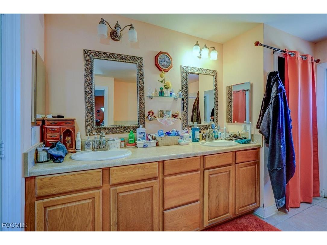 2704 SW 2nd Place Cape Coral FL 33914 2025005119 image43