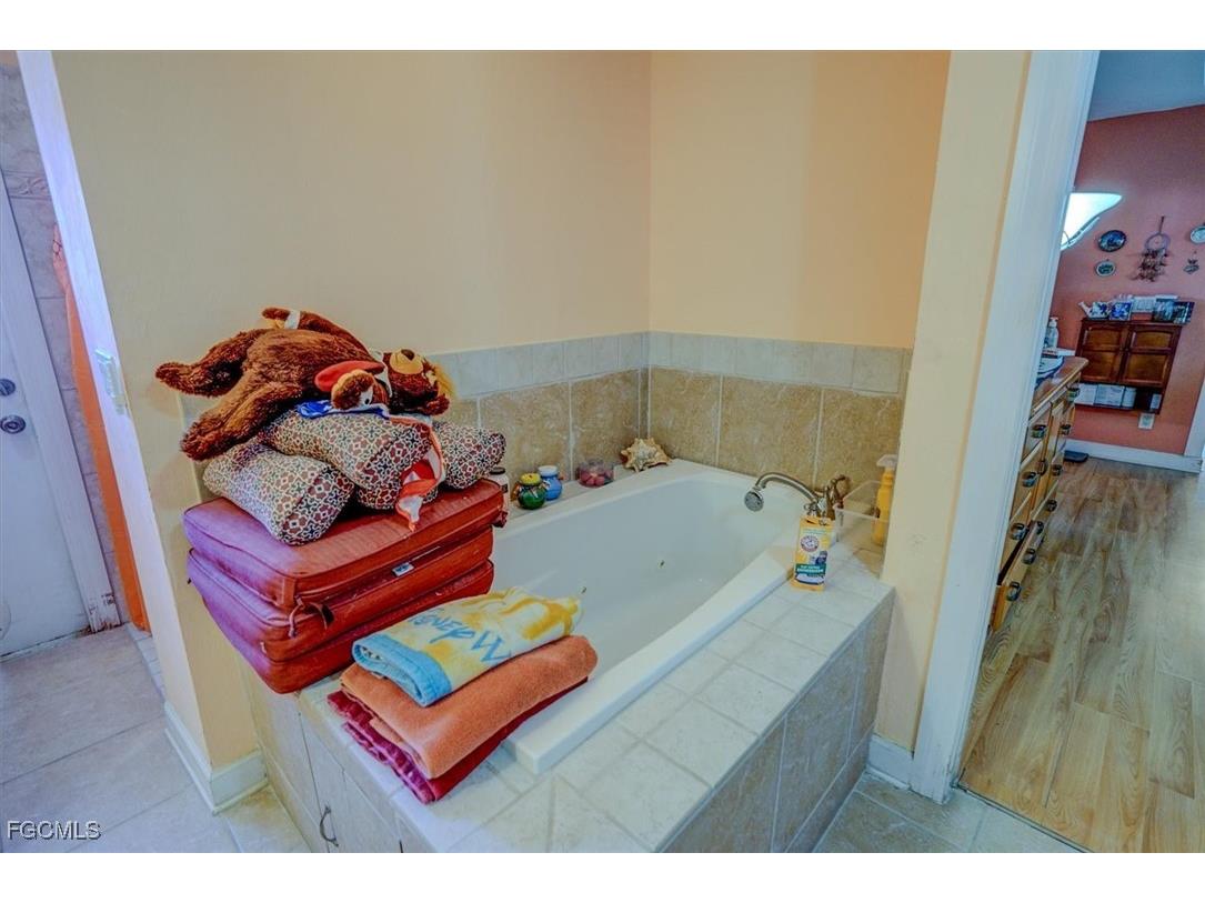 2704 SW 2nd Place Cape Coral FL 33914 2025005119 image44