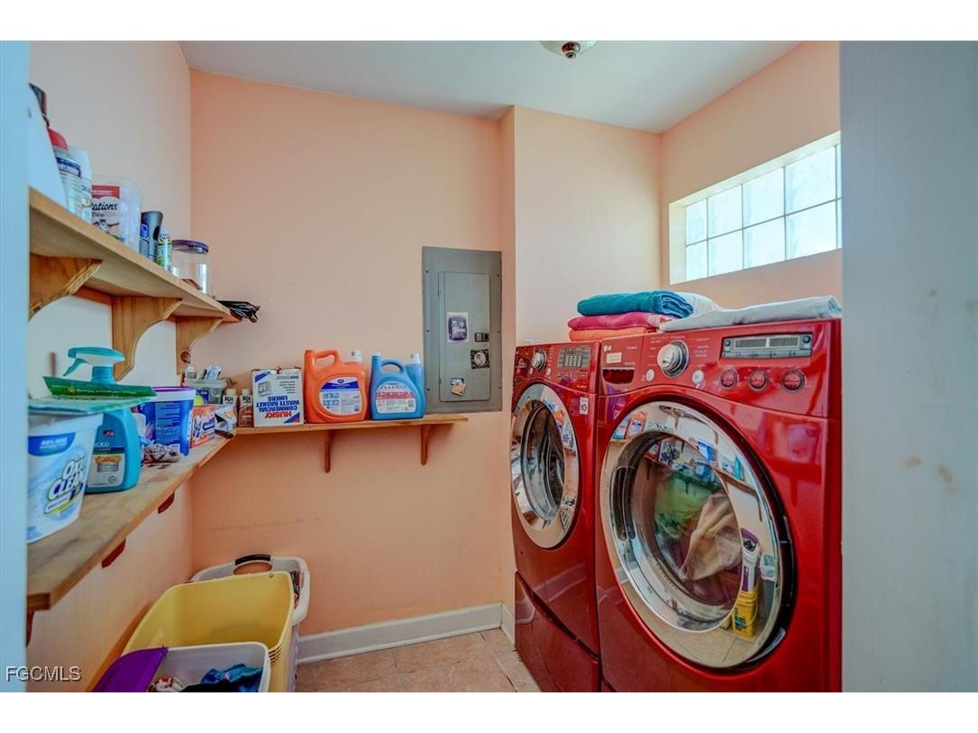 2704 SW 2nd Place Cape Coral FL 33914 2025005119 image46