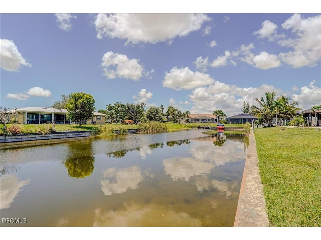 2704 SW 2nd Place Cape Coral FL 33914 2025005119 image5