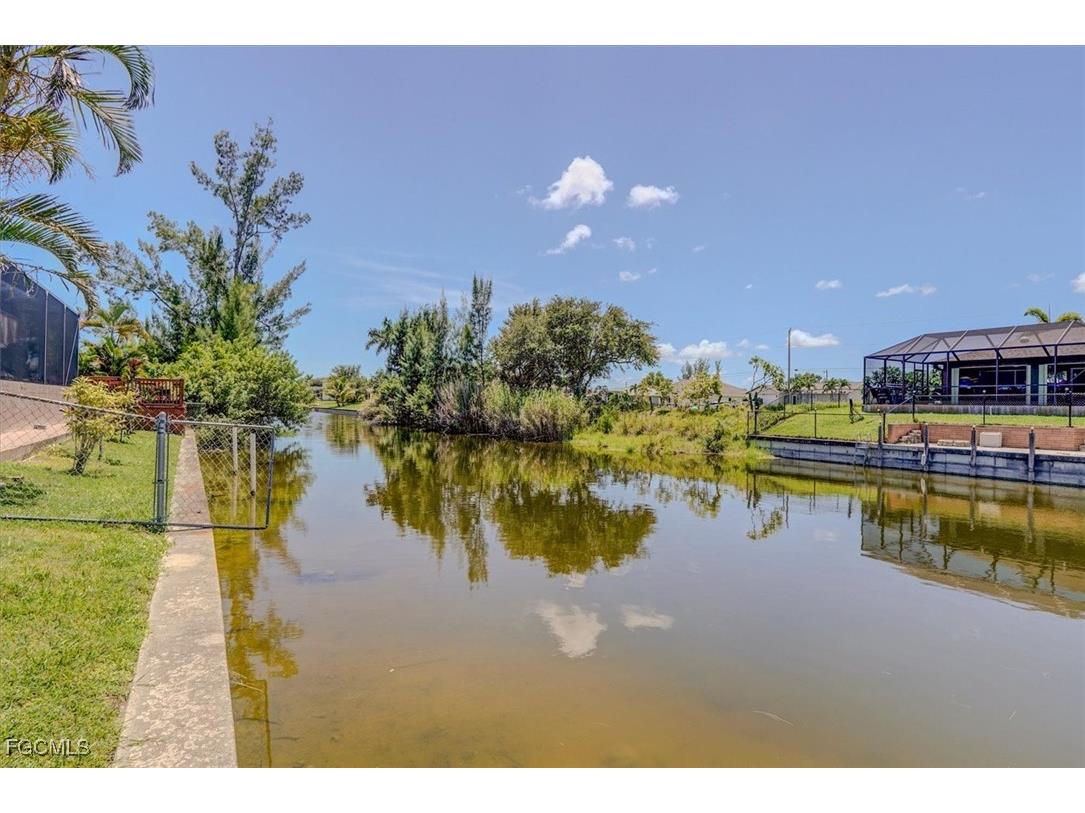 2704 SW 2nd Place Cape Coral FL 33914 2025005119 image6