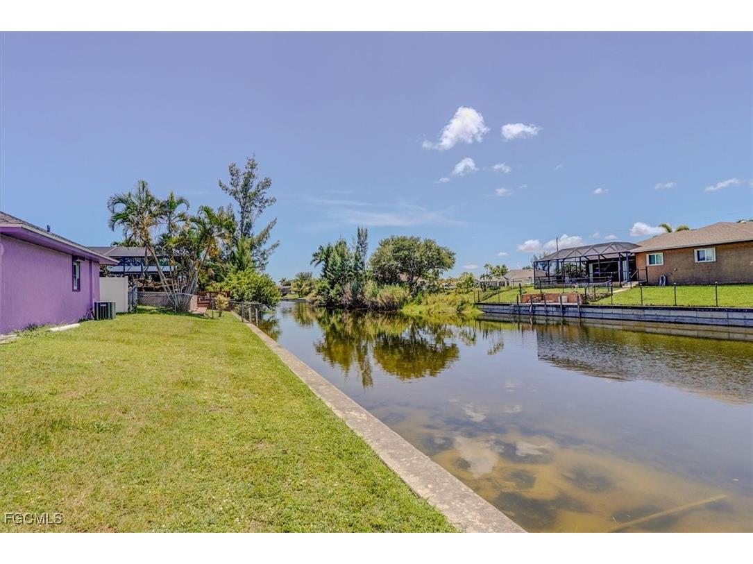2704 SW 2nd Place Cape Coral FL 33914 2025005119 image7