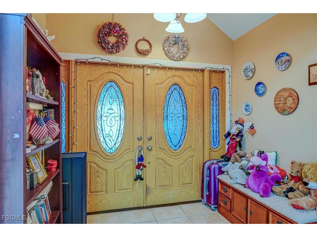 2704 SW 2nd Place Cape Coral FL 33914 2025005119 image8