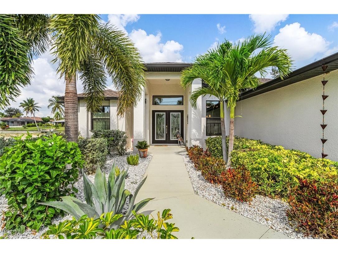 2704 SW 4th Place Cape Coral FL 33914 2025019713 image1