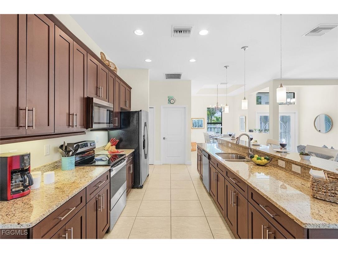 2704 SW 4th Place Cape Coral FL 33914 2025019713 image17