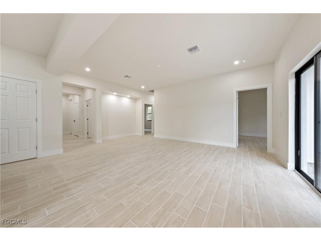 2705 56th Street W Lehigh Acres FL 33971 2025014081 image3