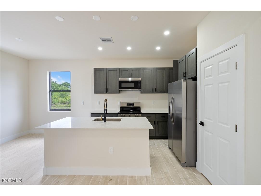 2705 56th Street W Lehigh Acres FL 33971 2025014081 image9