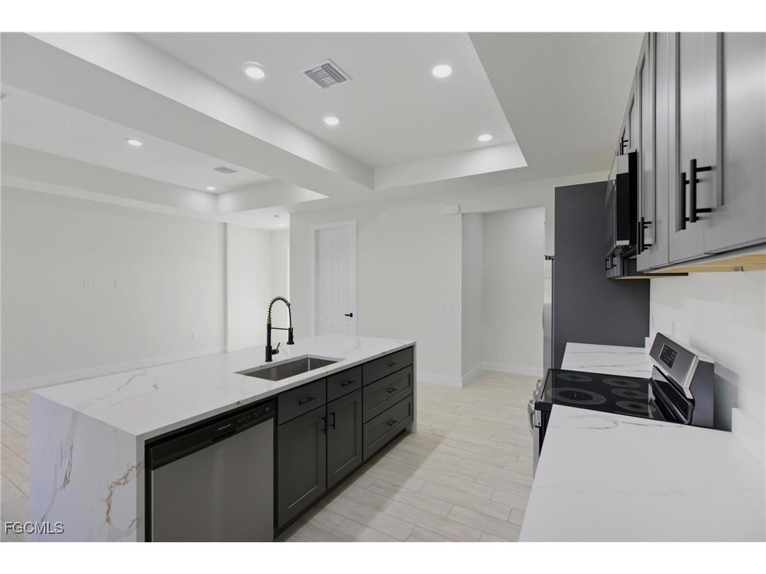 2705 64th Street W Lehigh Acres FL 33971 2025015351 image5