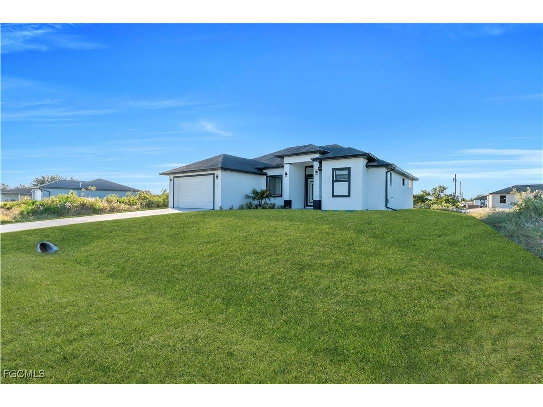 2705 68th Street W Lehigh Acres FL 33971 2025017060 image3