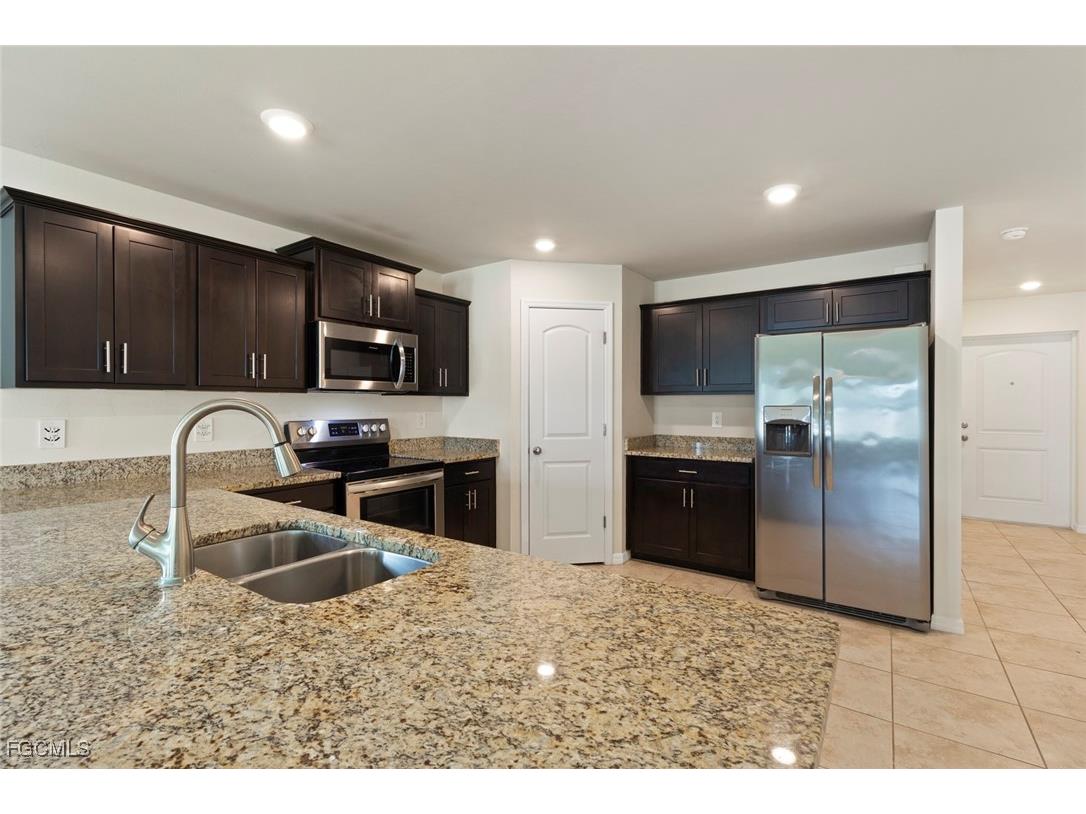 2705 NW 5th Terrace Cape Coral FL 33993 2025008995 image10