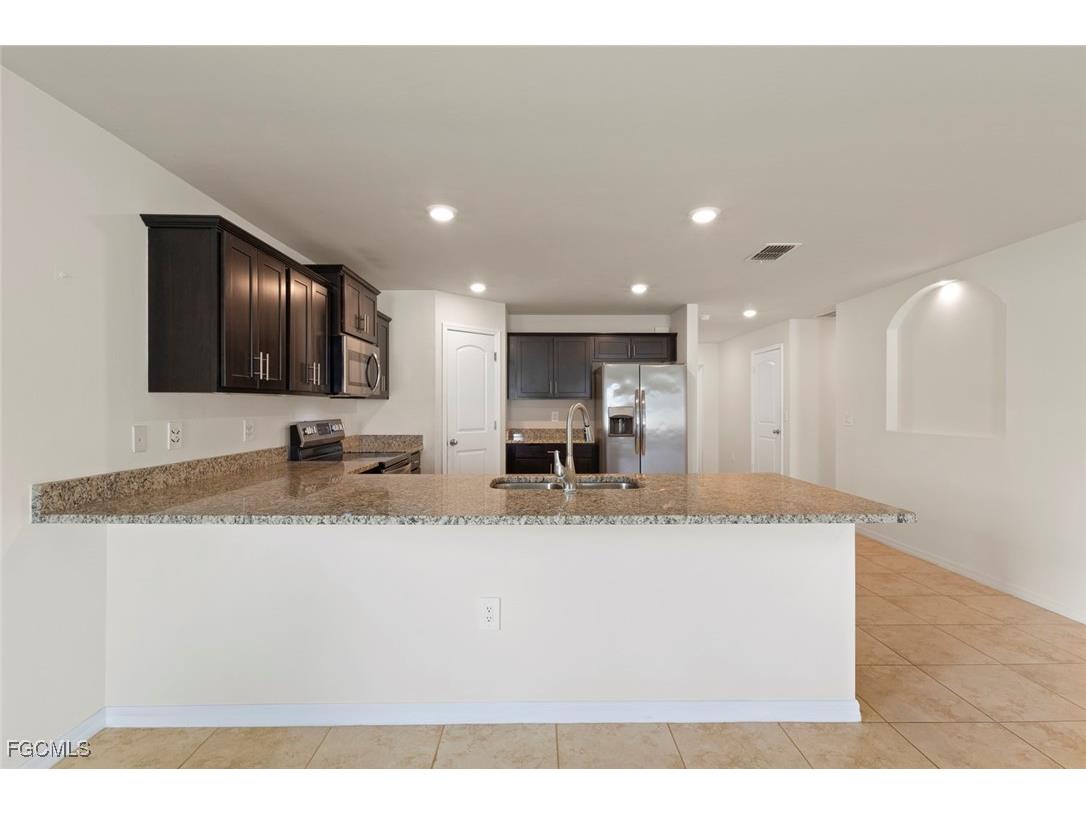 2705 NW 5th Terrace Cape Coral FL 33993 2025008995 image11