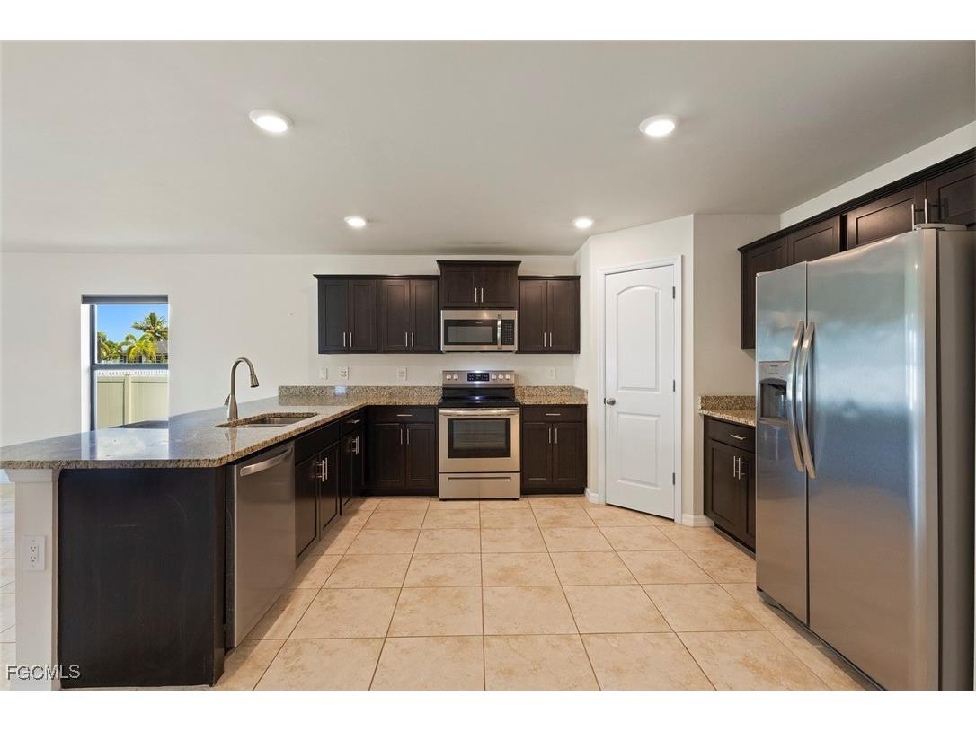 2705 NW 5th Terrace Cape Coral FL 33993 2025008995 image9