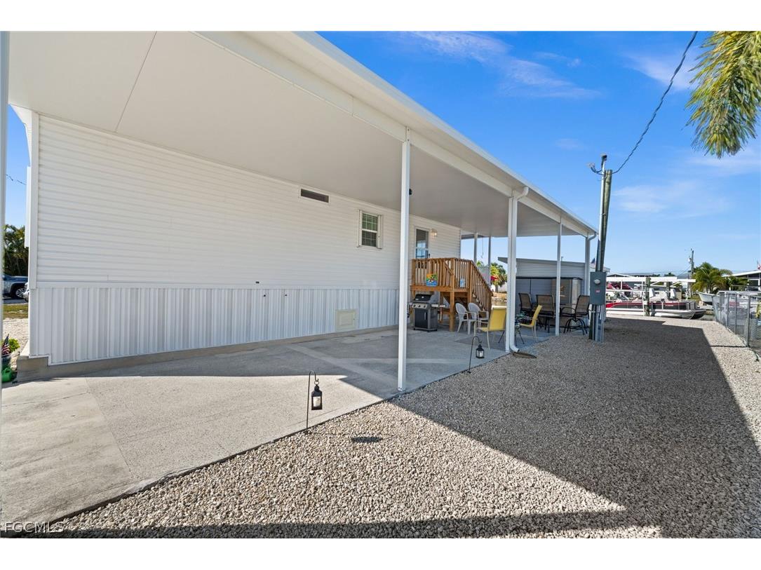 2705 Patterson Court Saint James City FL 33956 2026010029 image33