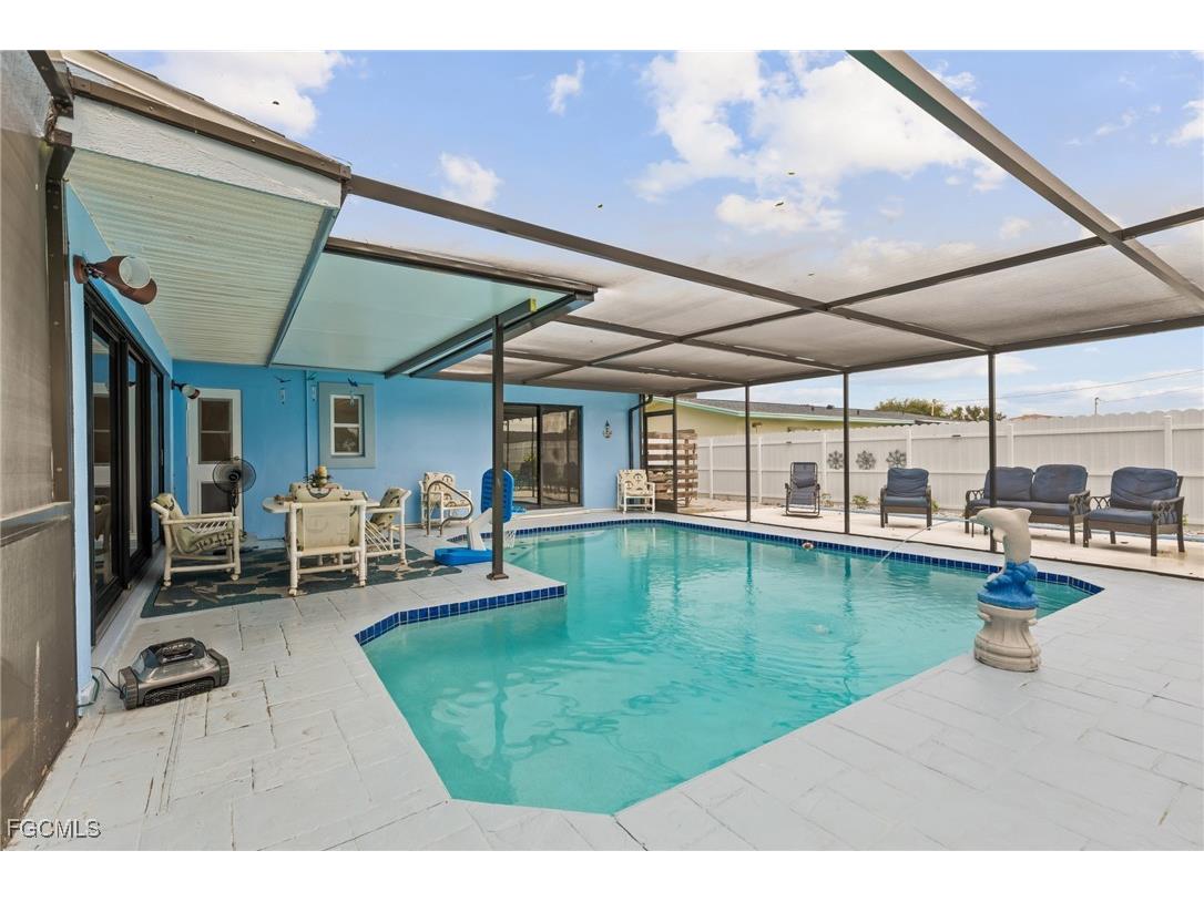 2705 SE 18th Place Cape Coral FL 33904 2025007516 image1