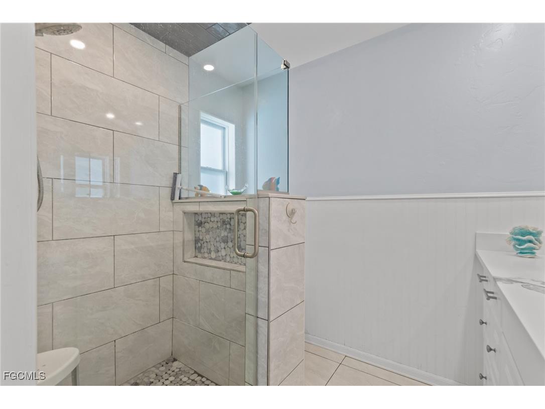 2705 SE 18th Place Cape Coral FL 33904 2025007516 image11