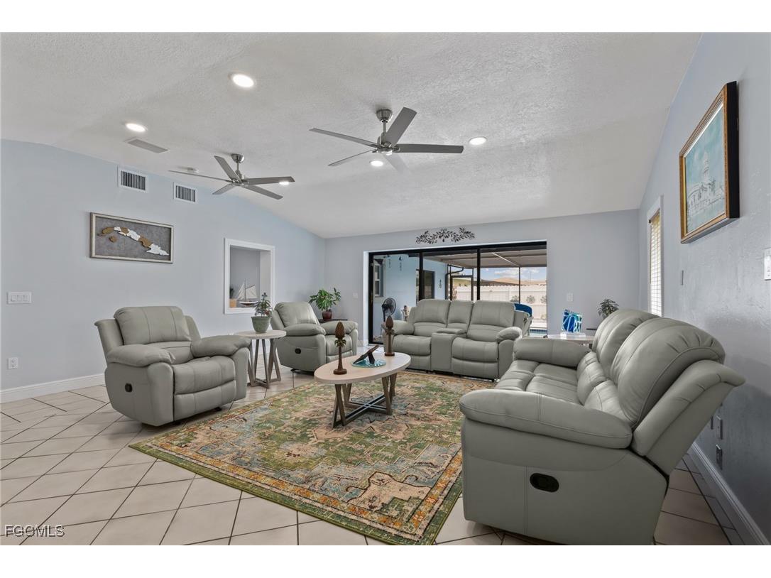 2705 SE 18th Place Cape Coral FL 33904 2025007516 image3