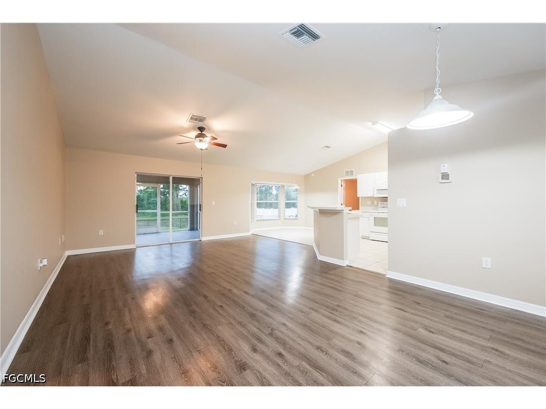 2705 Villa Avenue S Lehigh Acres FL 33976 2026015599 image3